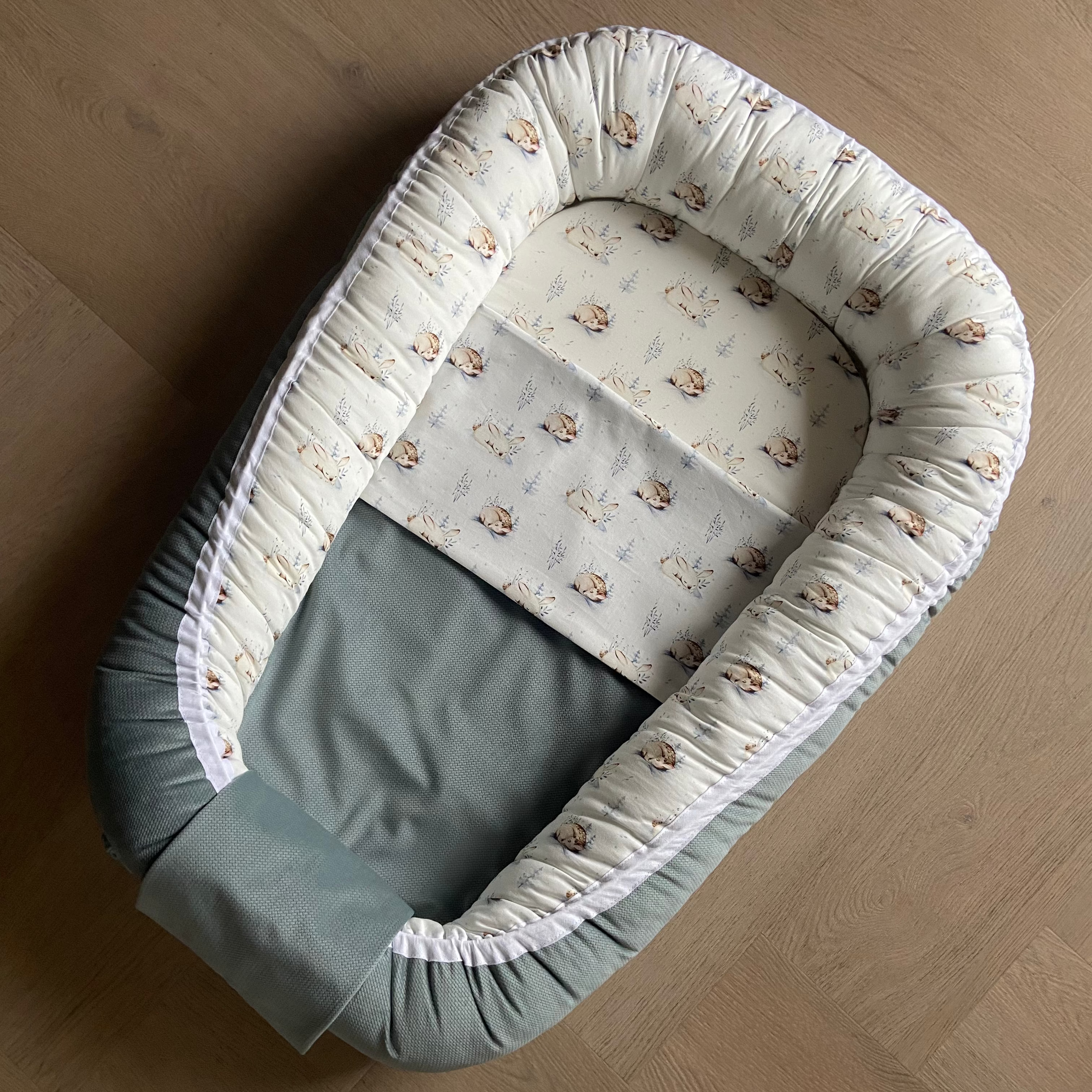 Velvet Babynest | Winter Animals Green